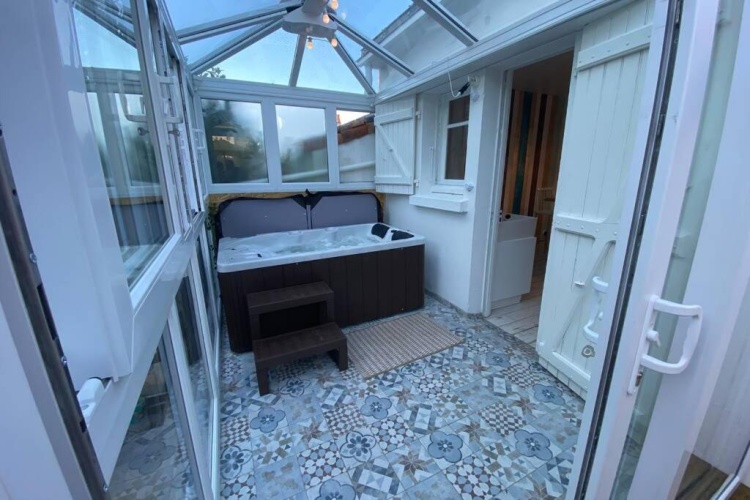 2 Bedrooms Cottage