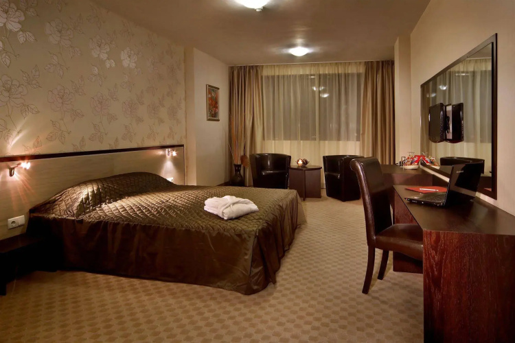 City Avenue Hotel