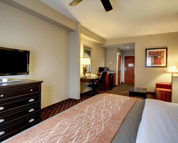 Comfort Inn & Suites Clinton - Jackson West