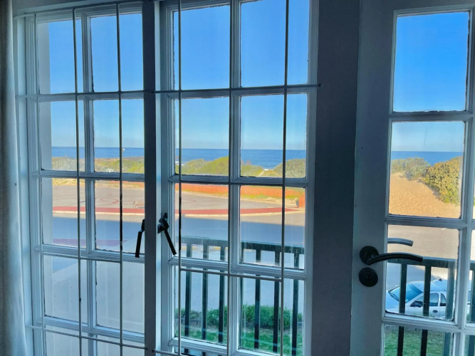 8 Settler Sands Beachfront Accommodation Sea View