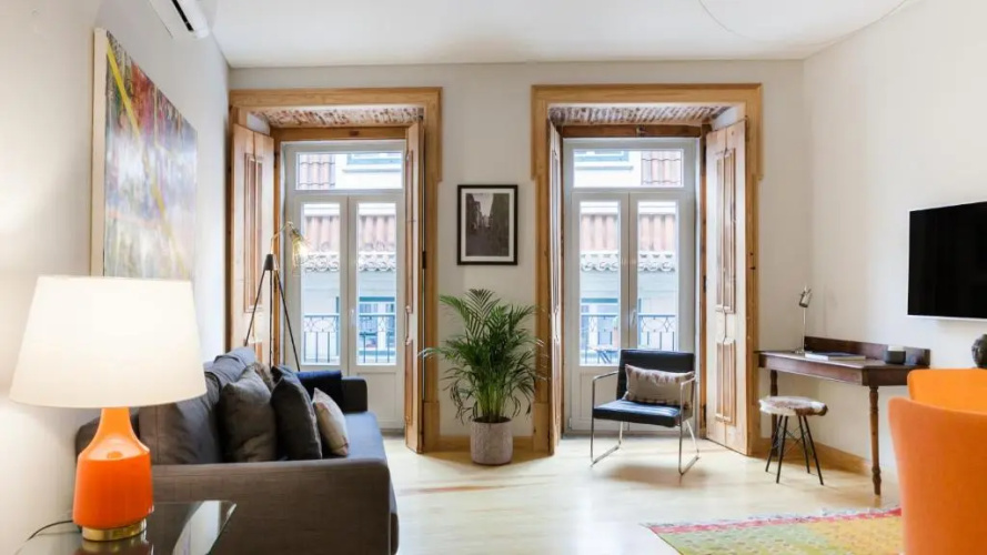 Charming Flat with Balconies Central Chiado District 2 Bedrooms & AC 19th Century Building