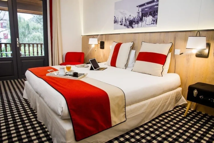 Superior Double room with balcony and with mountain view