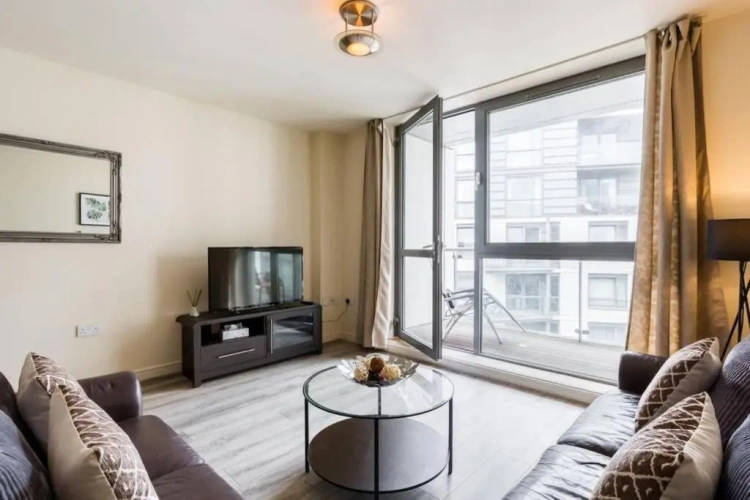 2 Bedrooms Apartment