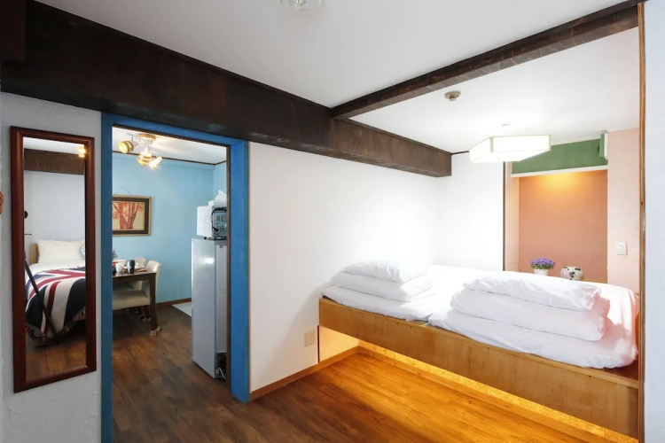 F24-402 Stylish Suite 1min from subway