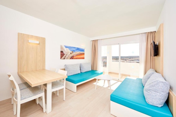 1 Bedroom Apartment with sea view