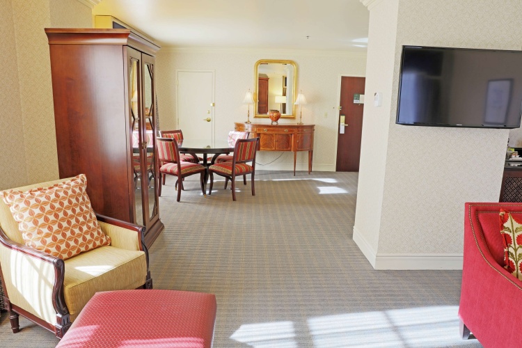 Hotel Roanoke & Conference Ctr, Curio Collection by Hilton photo 14