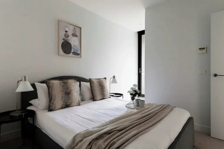 A Cozy 2BR Apt Right on Buzzing Chapel Street