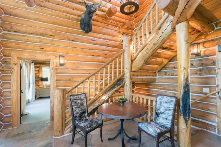Slopeside Lodge