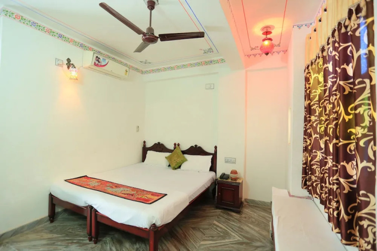 Janak Niwas Guest House