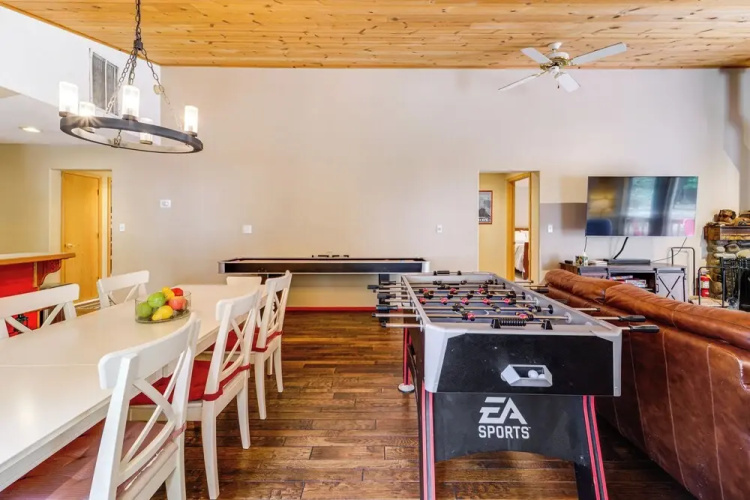 Home w/ Deck + Access to Tahoe Donner Amenities!