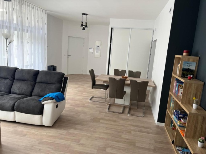 3 Bedrooms Apartment