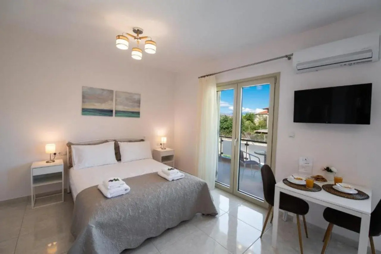 Bounatsa Studios & Apartments