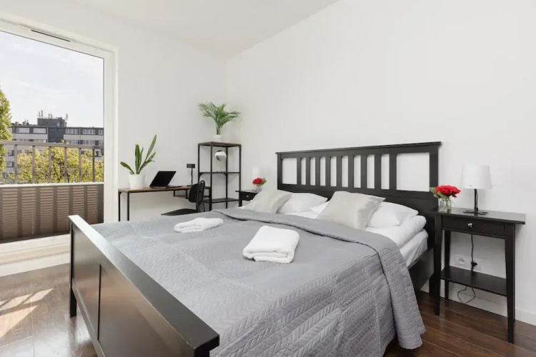 Bright Warsaw Apartment by Renters