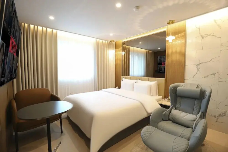 Rosy Hotel
