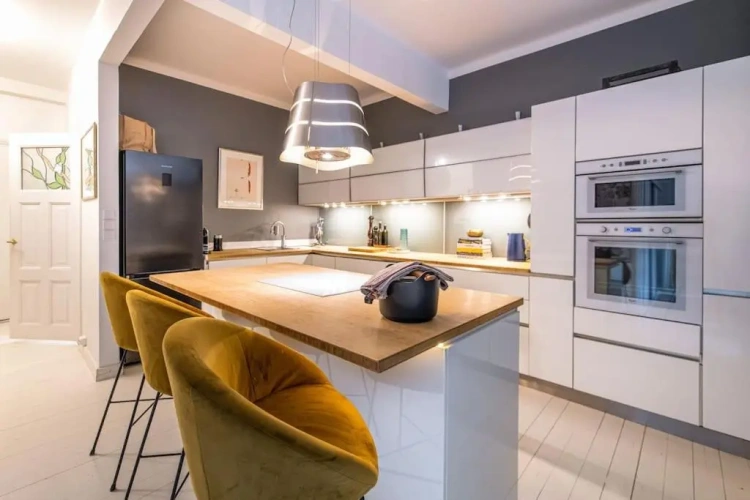 2 Bedrooms Apartment
