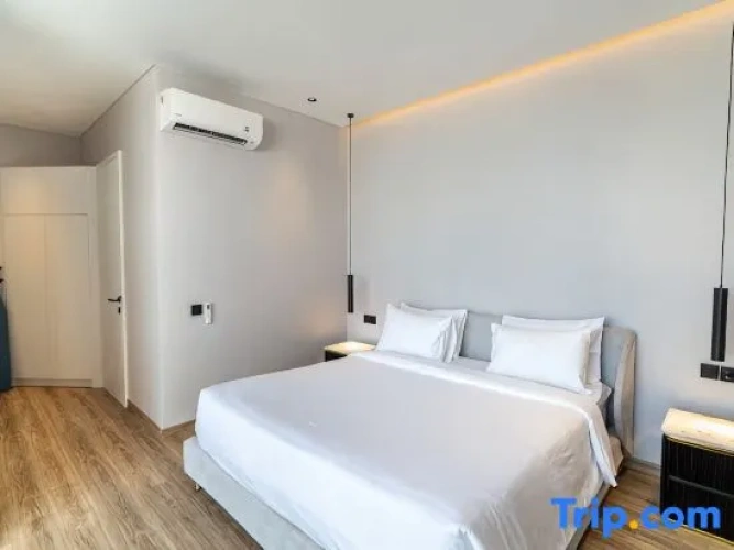 2 Bedrooms Villa