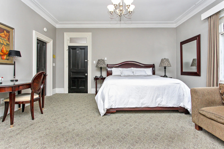 Cabot Boutique Hotel
