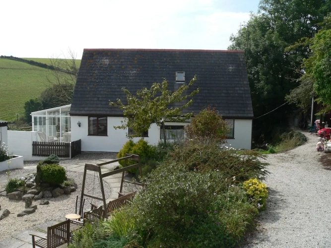 3 Bedrooms Cottage