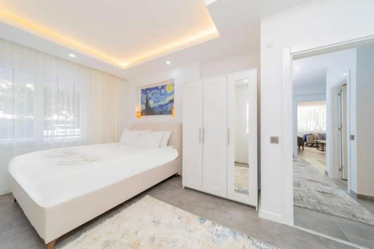Central Located Big Spacious Flat in Muratpasa