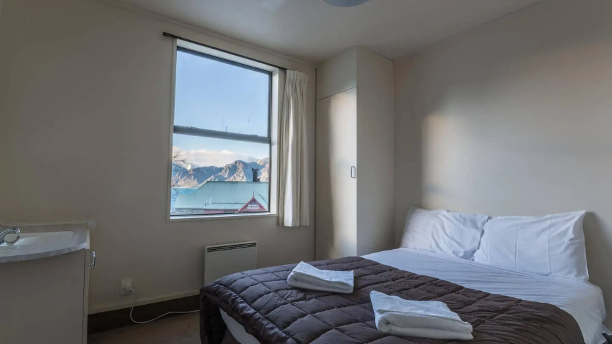 Lake Hawea Hostel