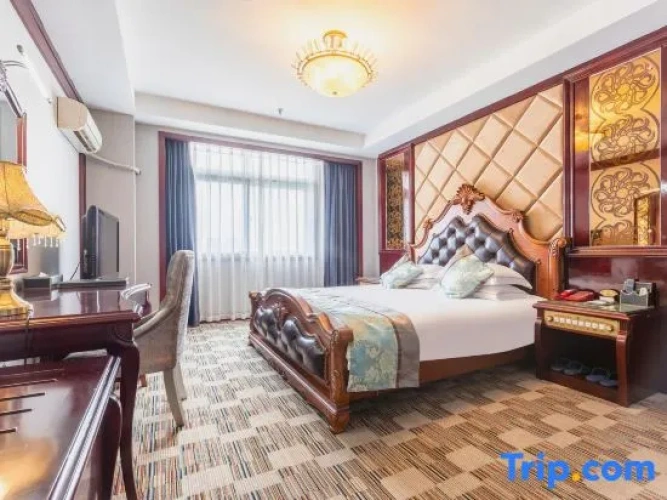Deluxe Suite