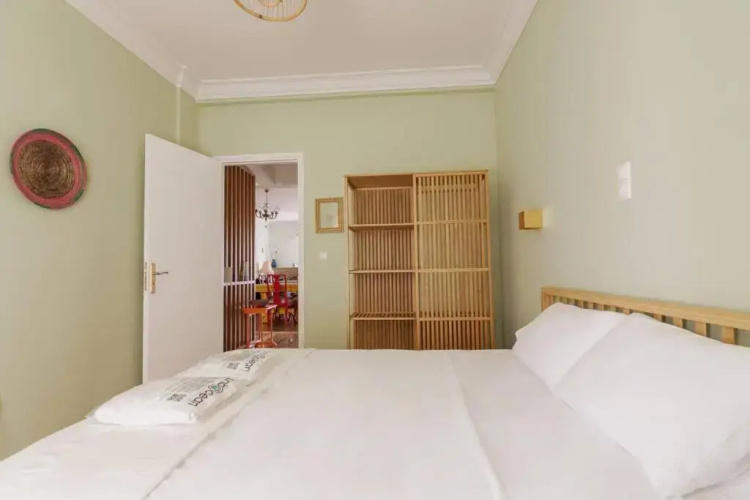 Iphigenia 2 bedroom retro downtown apartment