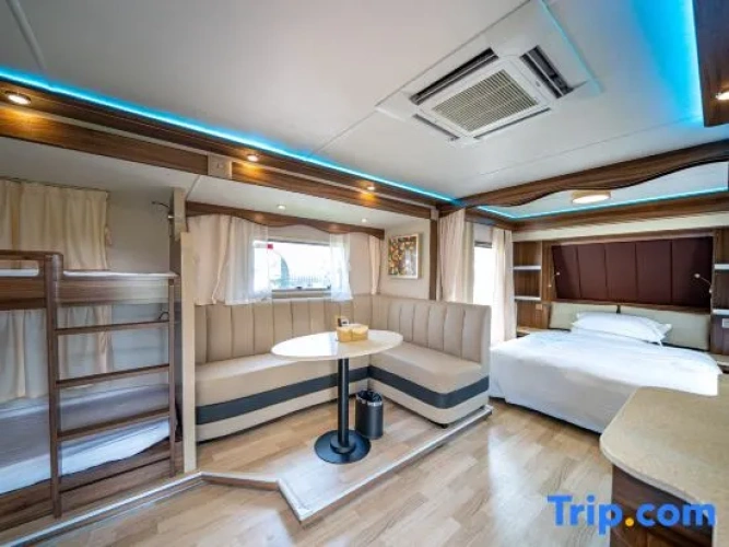 Standard Sextuple room