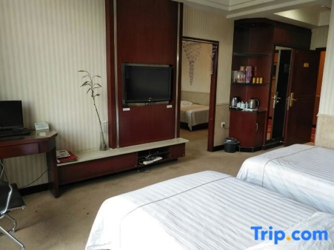 Deluxe Suite
