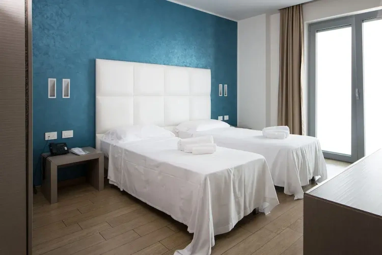 Standard Twin room with balcony