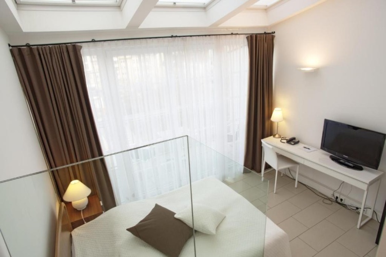 Standard Single room with balcony and Garden Side