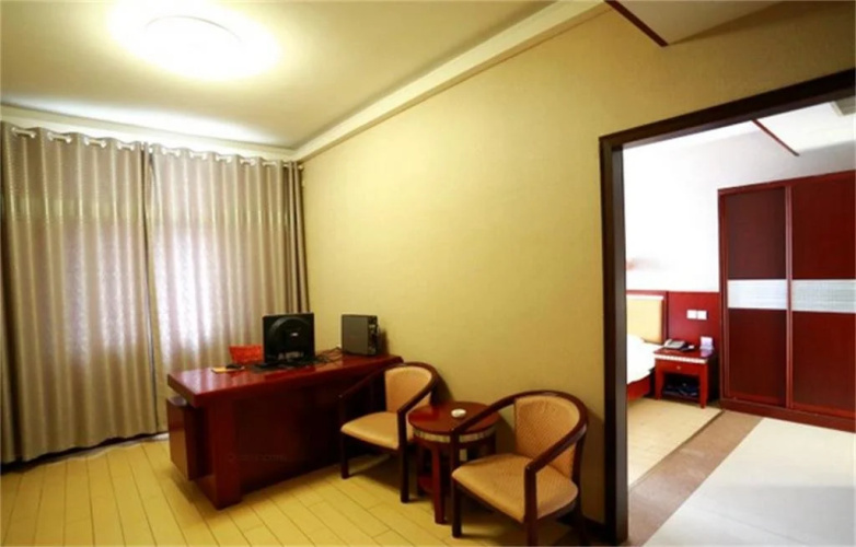 Pai Hotel Bengbu Train Station