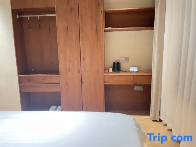 5 Bedrooms Villa