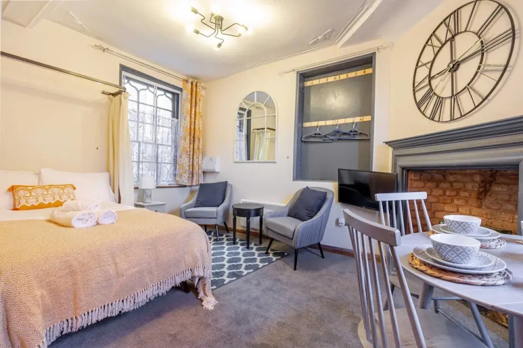 Host Stay Merchant House Studio