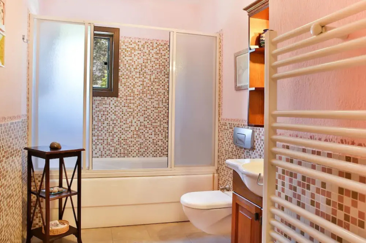 Important Group Villa Costa
