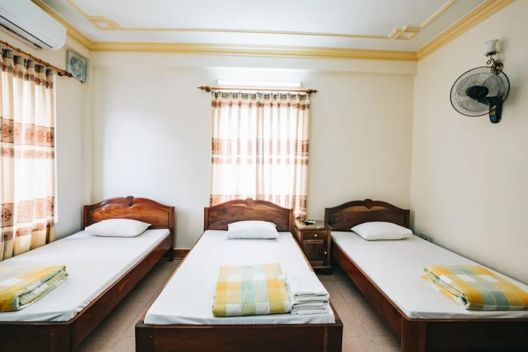 Standard Triple room