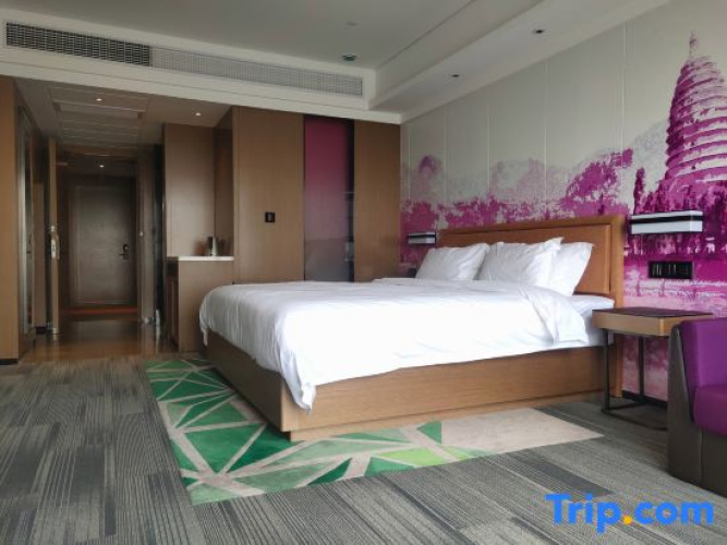 Ldyllic Holiday Inn Hotel