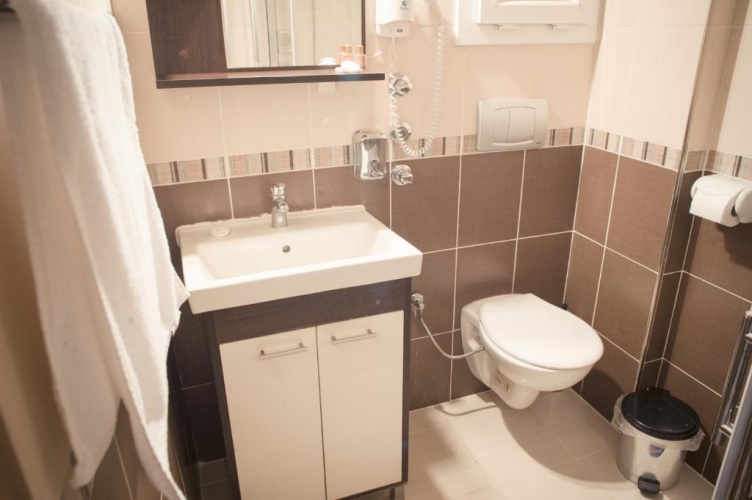 Standard Triple room with city view