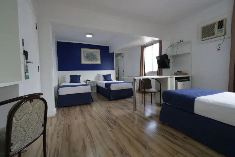 Deluxe Triple room with city view