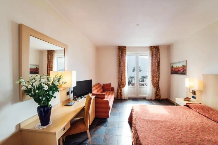 Standard Double room with lake view