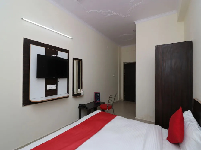 OYO 14825 Hotel Siddheshwar