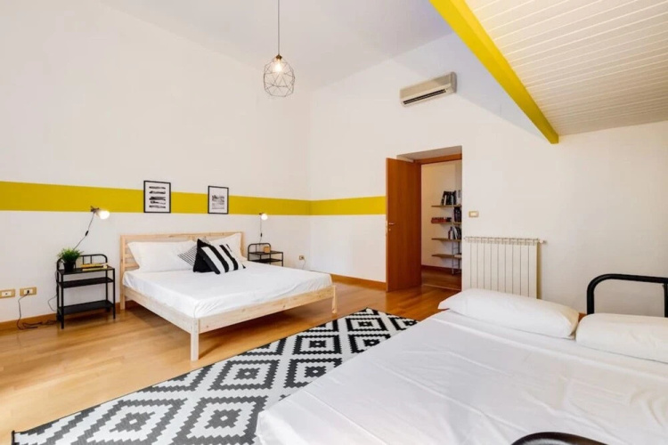 Extra Large Colorful Flat in Central Location!