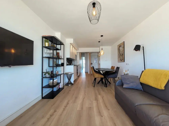 Sea View Apartment by Beach