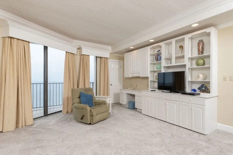Phoenix East 1401 3 Bedroom Condo