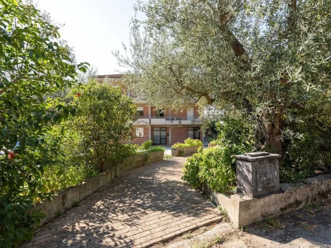 3 Bedrooms Classic Apartment