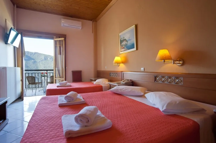 Standard Triple room with balcony
