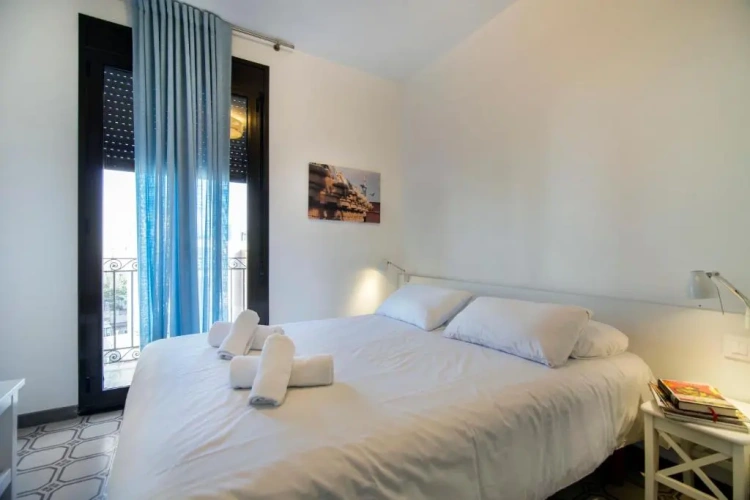 2 Bedrooms Apartment
