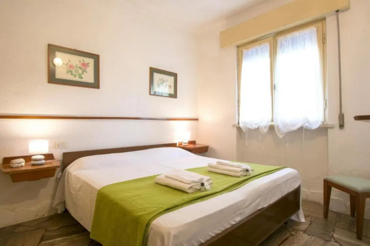 ALTIDO Charming House for 5 with Private Parking and Shared Pool