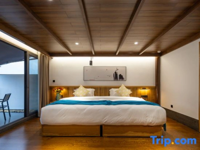 Standard Double room with balcony and with view