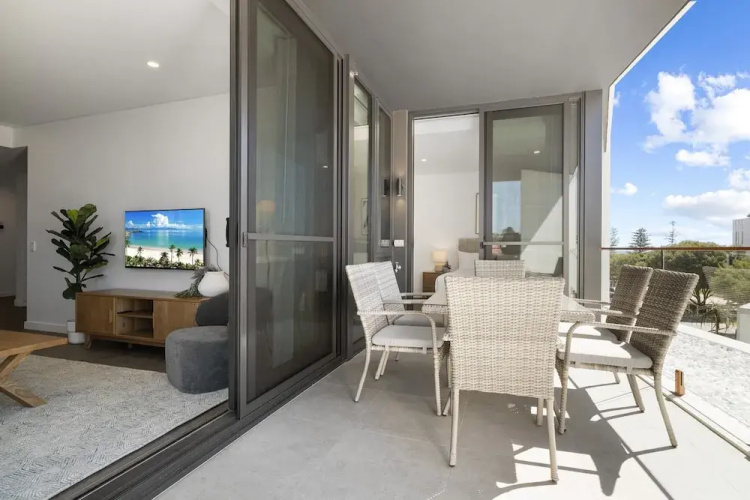 Spacious 2-bed Apartment With Rooftop Views