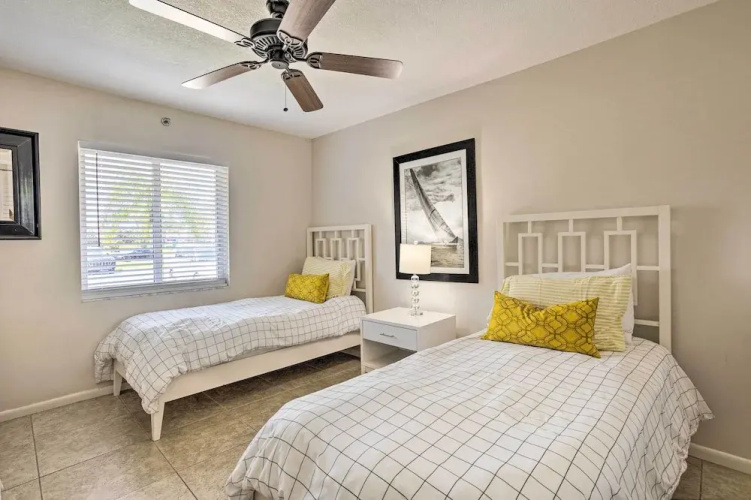 Jupiter Condo w/ Pool Access, Walk to Beach!
